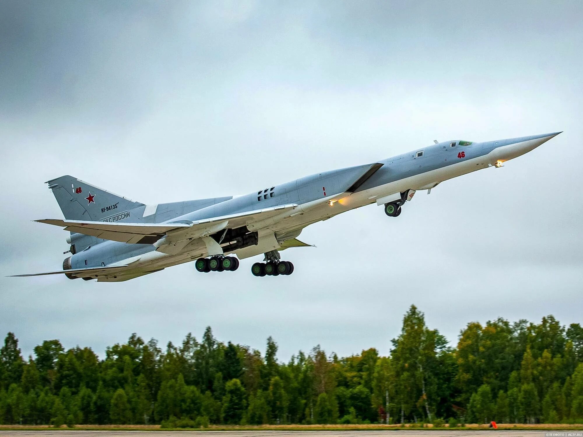 Ту-22м3 сверхзвуковой самолёт. Ту-22м3. Бомбардировщик ту-22м3м. Бомбардировщик-ракетоносец ту-22м3. Ту 22м3 характеристики самолета вооружение