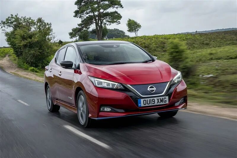 Гибридные nissan. Гибридный ниссан леаф. Nissan leaf electric. Ниссан лиф гибрид. Ниссан лиф 2013.