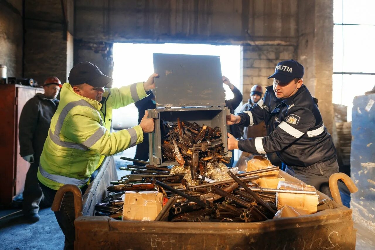 Утилизация 25. Утилизация 25. Петербургская служба утилизации санкт-петербург. Вывоз покрышек утилизация бесплатно. Переработка металлолома.