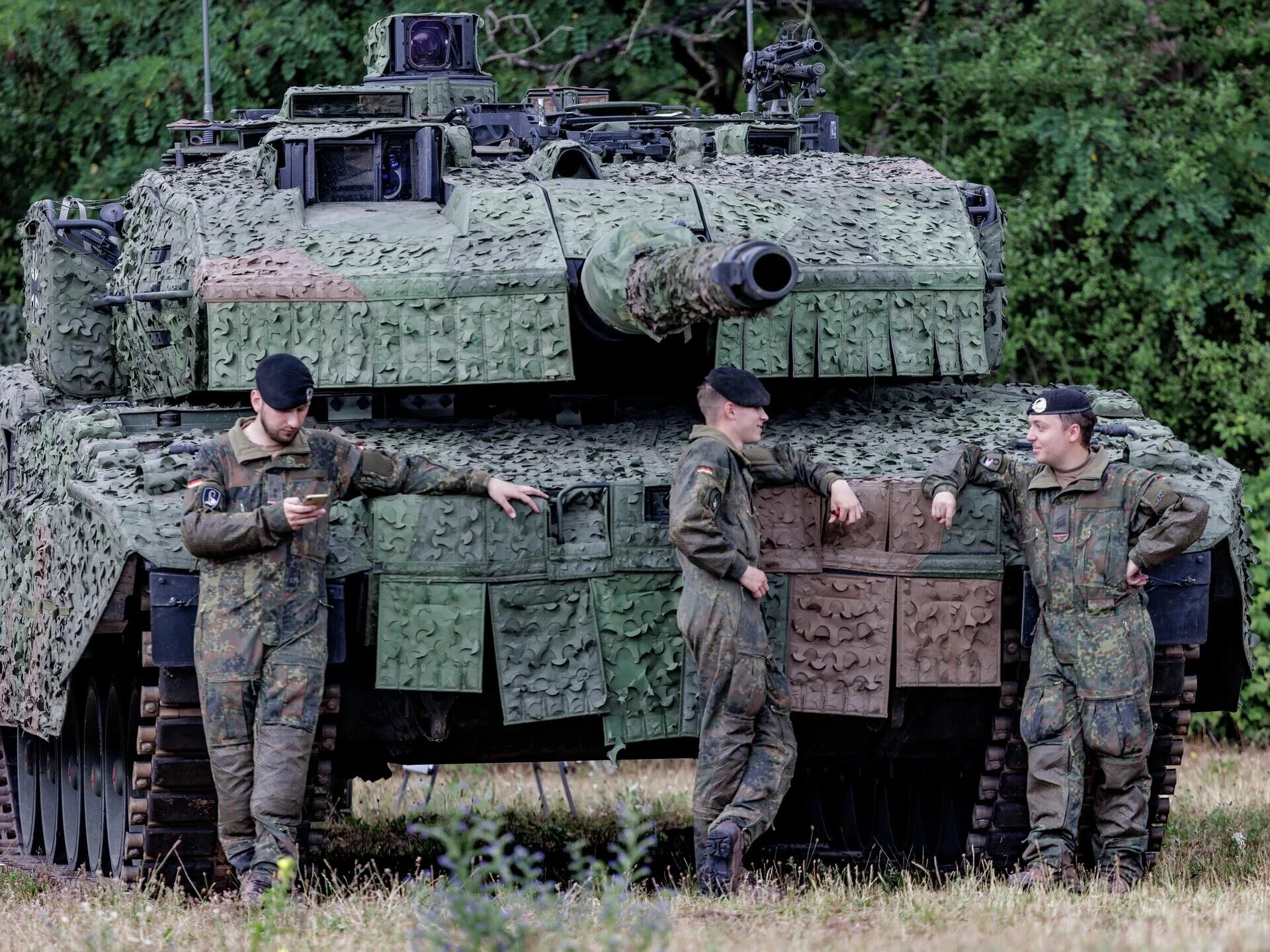 Военные танки. Русские танки. Много танков. Танки леопард.