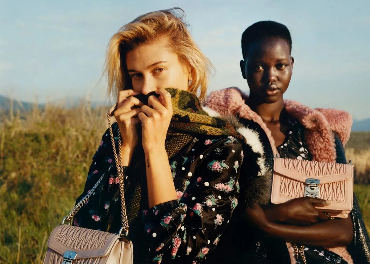 Miu miu visagangbeatz. Миу миу рекламная кампания 2025. miu miu fw 19. miu miu хейли бибер. miu miu campaign fw 2025.