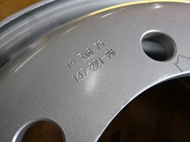 Диск 7 привод. Dm2b19.5x6.75 et136 -12tcs. диск под футорку что это. крепление iso диска автомобиля. 385-55-19 и 5 диски.