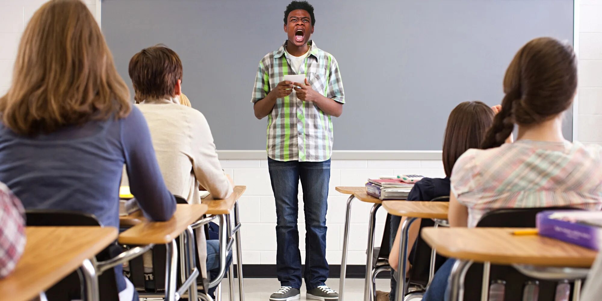 Students speaking. Speaking Club люди. Молодежь со спины школьники. Speaking class.