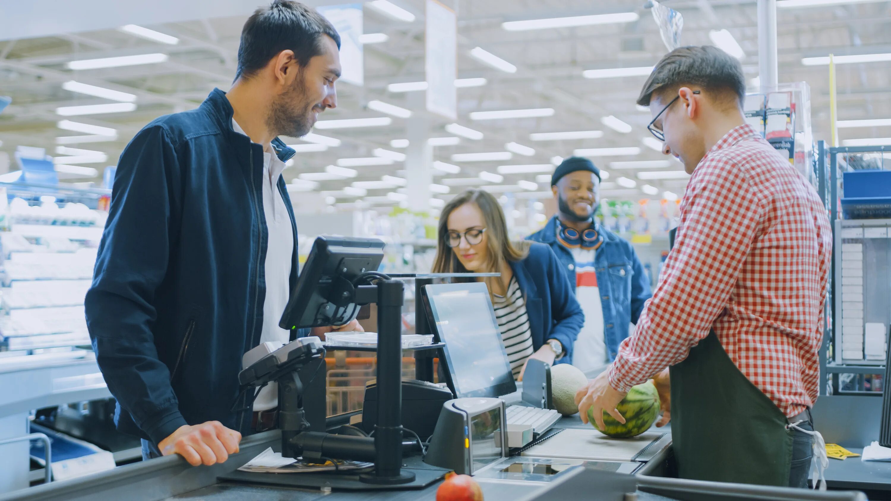 Бизнес обновился supermarket. Автоматизация супермаркета. Автоматизация розничной торговли. Автоматизация магазина розничной торговли. Автоматизированная торговля.