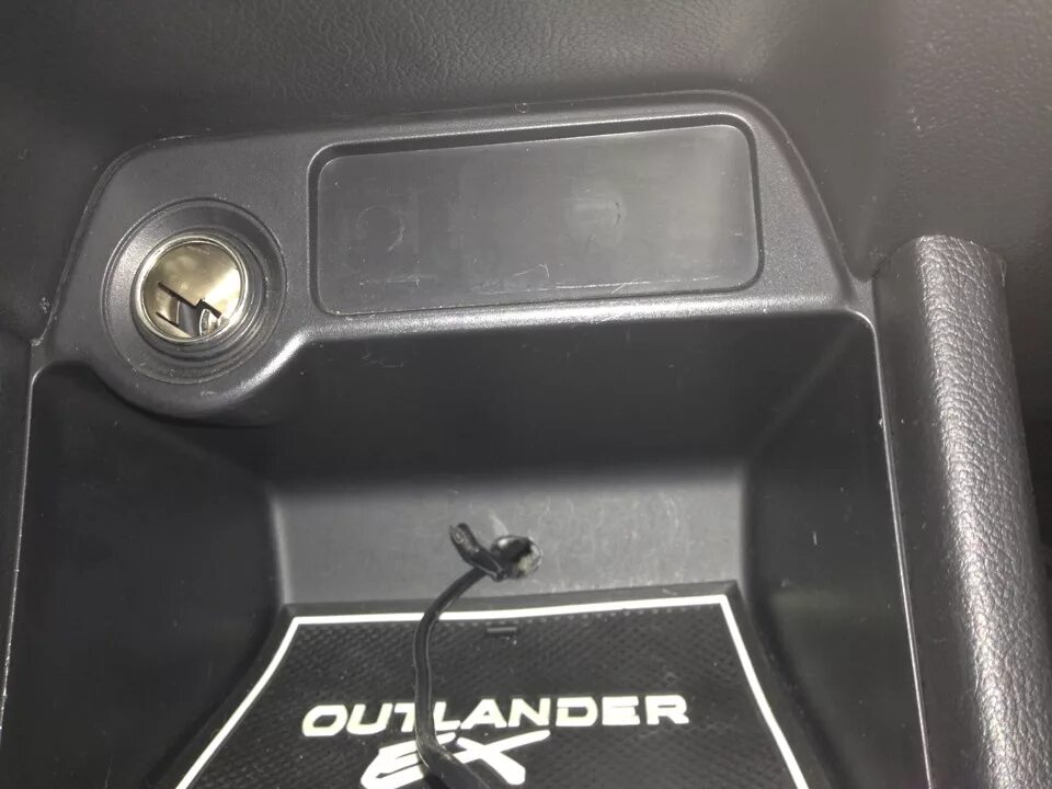 Прикуриватель митсубиси аутлендер. Панель прикуривателя mitsubishi outlander 3. прикуриватель митсубиси аутлендер 3. 2123 панелька прикуривателя. прикуриватель митсубиси аутлендер хл.