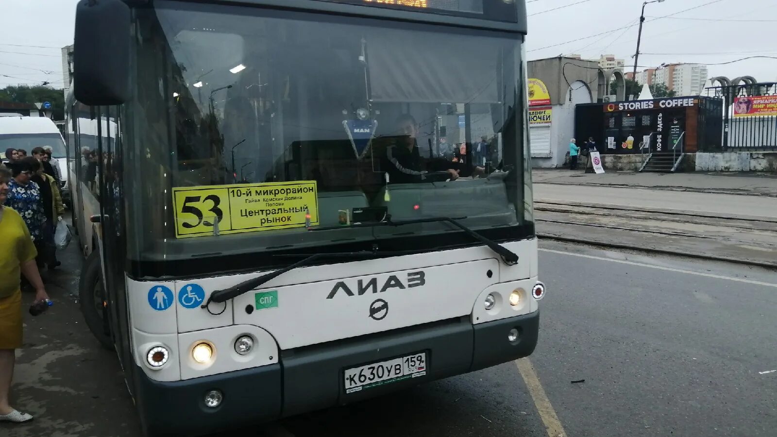Автобус 53. 53 Автобус Пермь авария. 53 Автобус Пермь. Пермь 18 автобус с гайвы