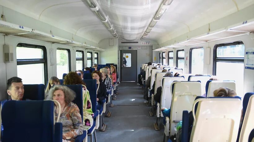 Экспресс куровское. Вагон электрички подмосковье. поезд 6015. электропоезд спутник. экспресс спутник электричка.