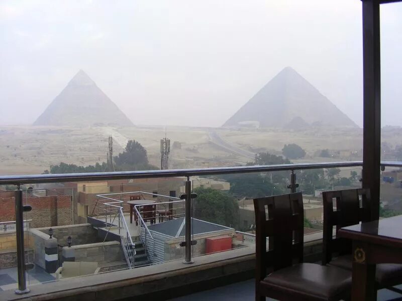 Каир отель с видом на пирамиды. Мухафаза эль-гиза. Отель giza pyramid египет. Марриотт каир отель с видом на пирамиды. Отель у пирамид в каире.
