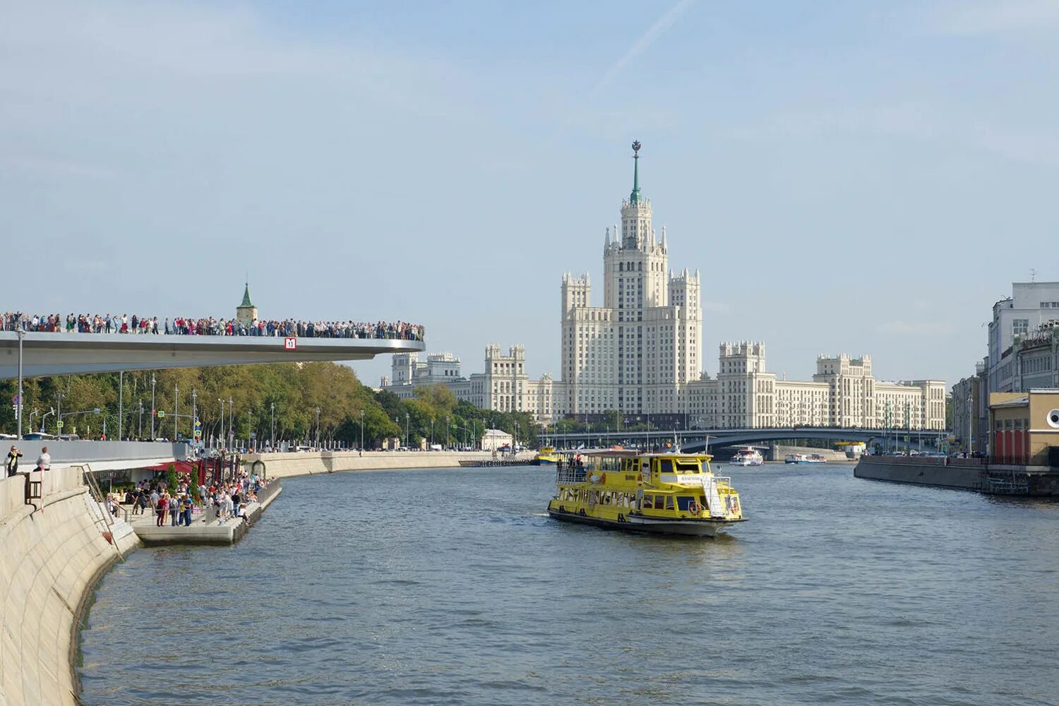 Речной центр москва. Причал Китай-город Устьинский. Причал Устьинский мост Москва. Котельническая набережная вид на парк Зарядье. Устьинский причал Зарядье.