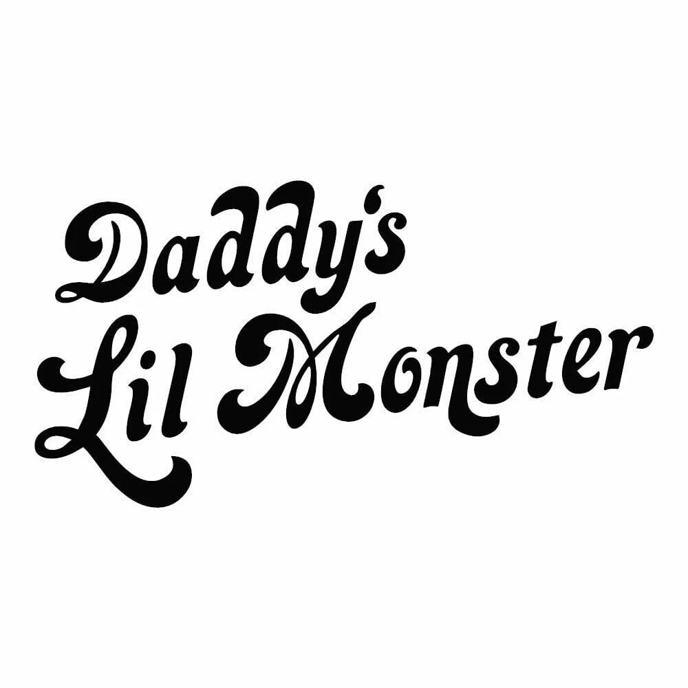 Daddy's lil. Харли Квинн Daddy's Lil Monster. Надпись на футболке Харли Квин. Daddy's Lil Monster надпись. Надпись на футболке Харли Квинн трафарет.