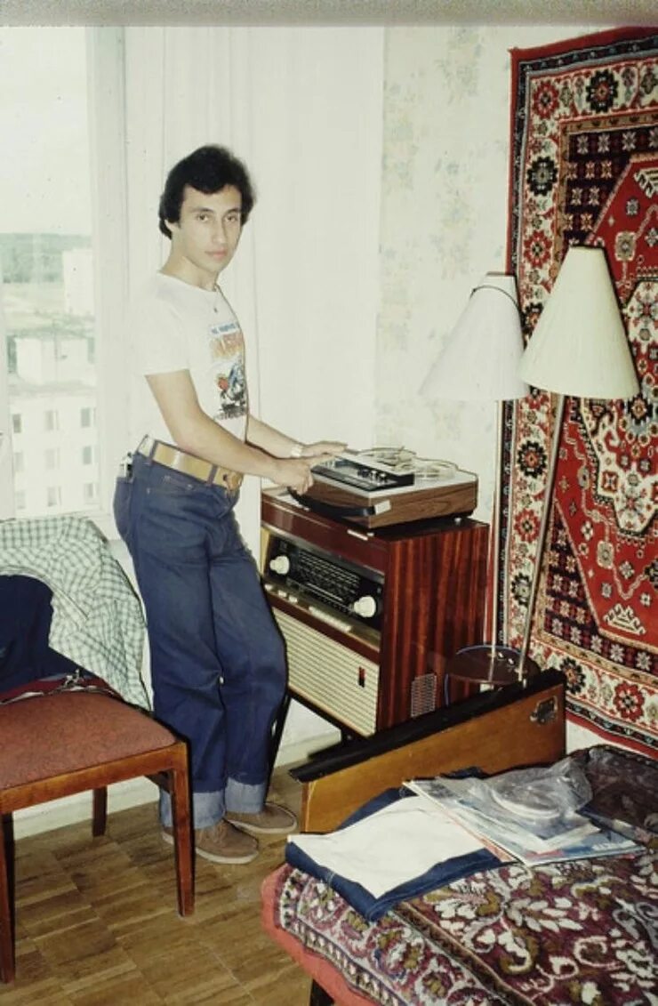 Быт 50-х годов. Быт советских граждан. Интерьер советской квартиры. Музей советского быта «сделано в ссср». Комната в советском стиле.