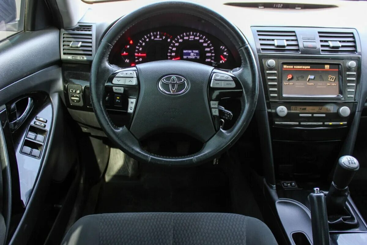 4. Toyota camry 2018 interior. Toyota camry xv40 правый руль. 4 салон. Camry механика.