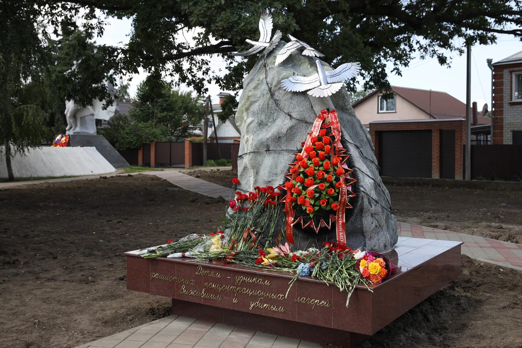 Памятники в лабинске. Вечный огонь Усть-Лабинск. Мемориал вечный огонь Усть-Лабинск. Памятник вечный огонь Усть-Лабинск. Памятники Усть Лабинска.