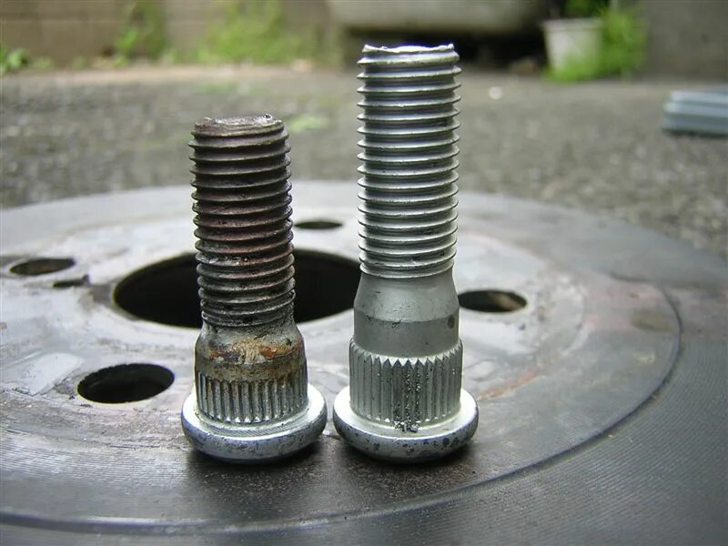 Шпилька колесная toyota 90942-02049. Шпилька колесная тойота хайлендер. Шпилька колеса королла. Шпилька колеса corolla. Шпильки тойота королла 120.