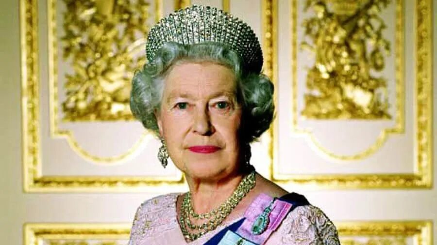 Ii am the queen. Kralica Elizabeth. Лак Елизаветы 2.