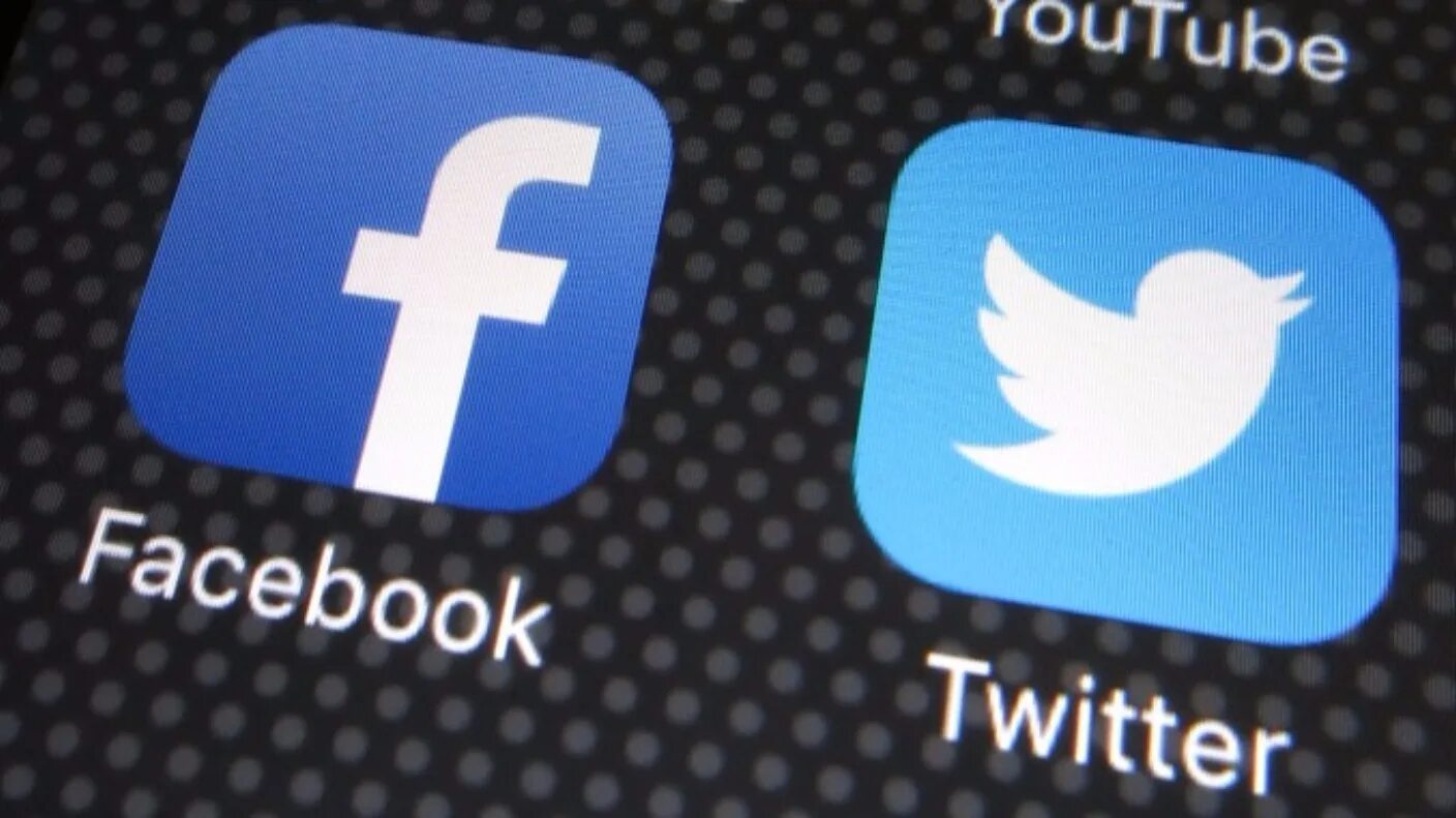 Facebook и twitter. Фейсбук и твиттер. youtube facebook twitter. твиттер и фейсбук закрыт. твиттер или фейсбук что круче.