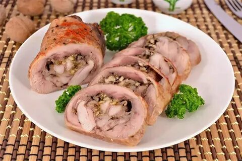 Рулет свиной с курицей