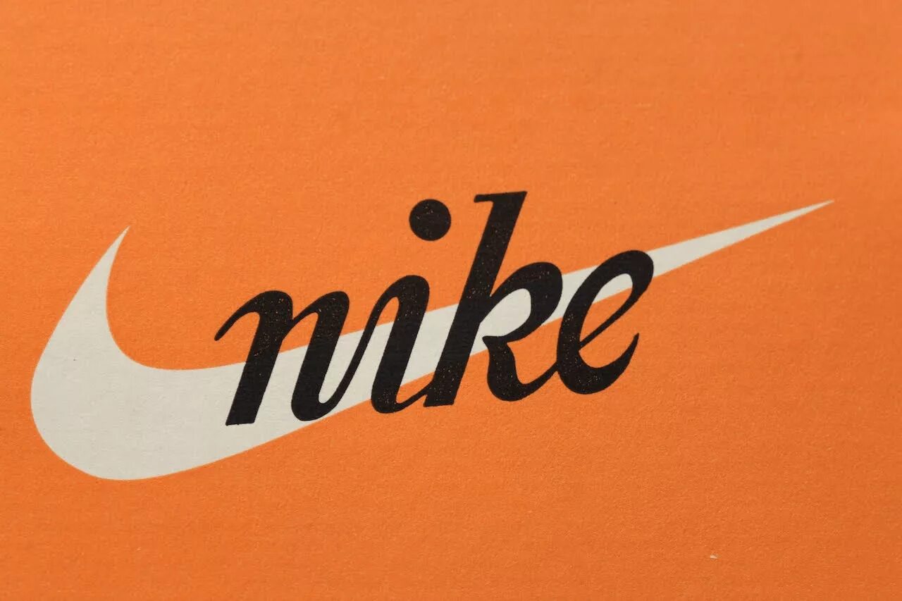 Найк омск. Свуш найк 1971. Nike Original logo. Логотип найк 1971. Nike Swoosh логотип.