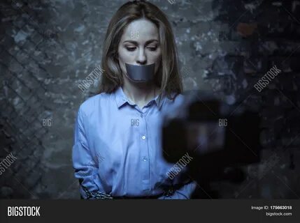 Связанные девушки скотчем и заклеили рот