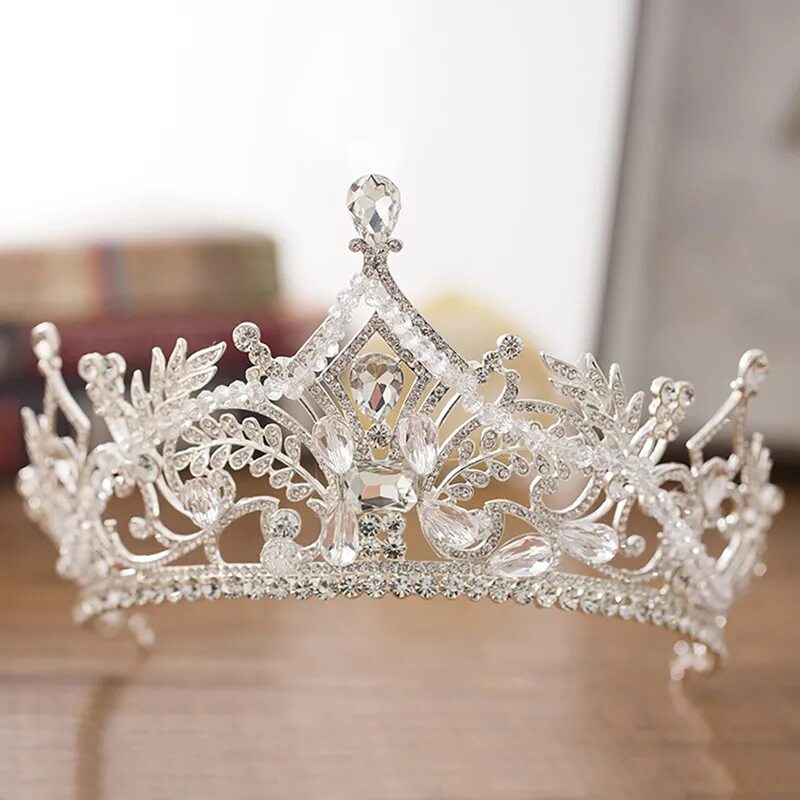 тиара королевы эстетика. стефан диадема. фото белой короны. драконья голова корона диадема тиара. корона 2021бич.