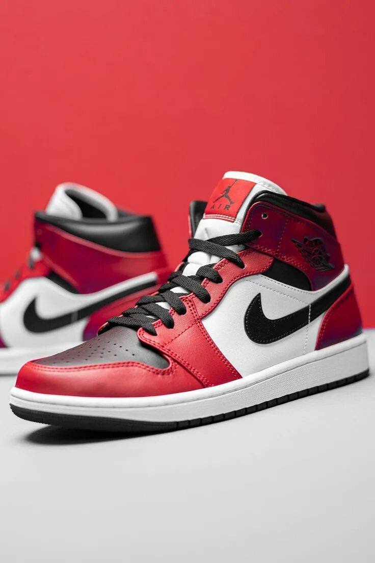 Джорданы 1 оригинал. Nike Air Jordan 1. Air Jordan 1 Mid. Nike Air Jordan 1 Mid.