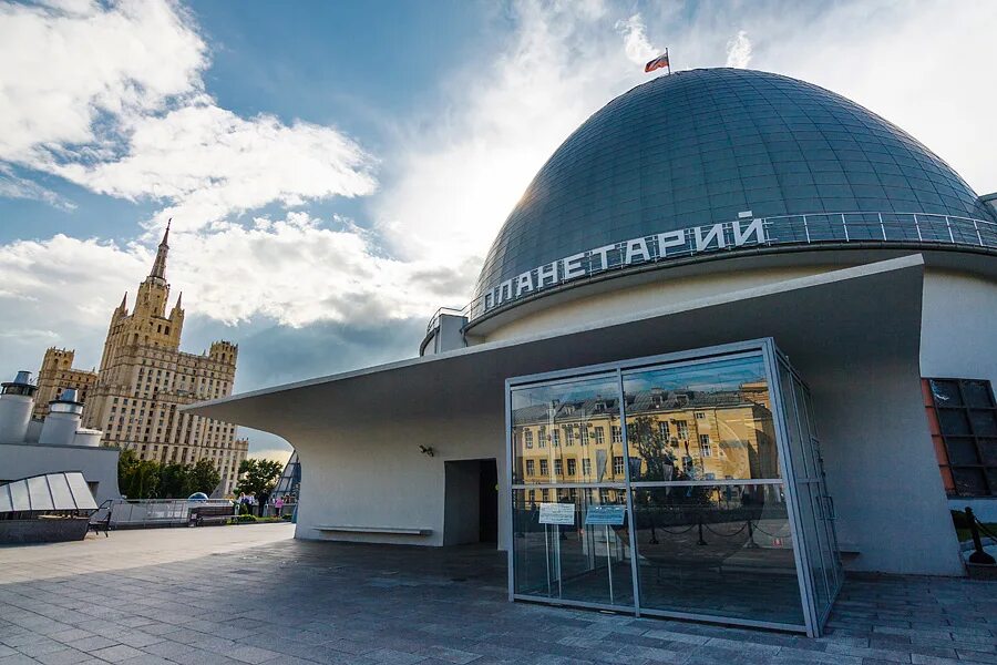 Планетарий кратко. Московский планетарий Московский планетарий. Московский планетарий на Баррикадной. Музей Урания Московский планетарий. Московский планетарий здание.