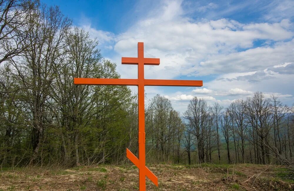 Ставить крест на человеке. Крест установленный в Сосновом Остроге Кемеровской области. Кресты на границе Украины. Кашарский крест крупным планом. Поставить крест.