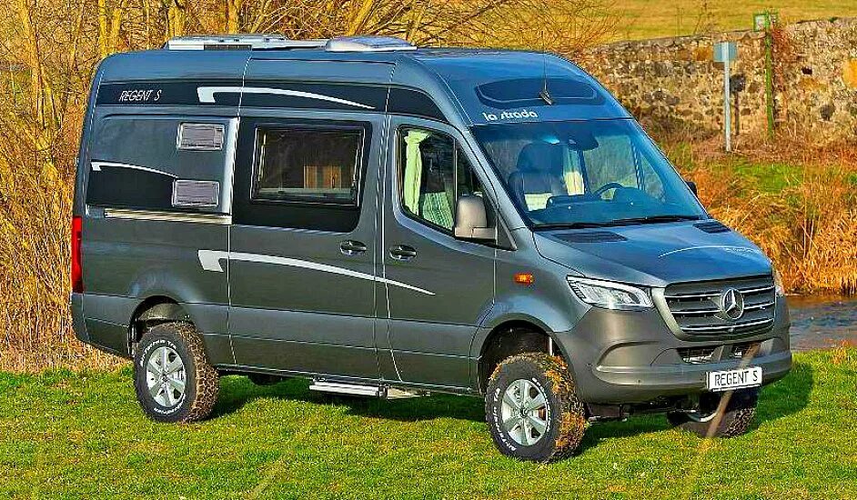 Купить микроавтобус полный привод. Mercedes Sprinter 4x4 автодом. Mercedes Sprinter 4x4 Oberaigner автодом. Mercedes Sprinter 4x4 Camper. Мерседес Спринтер 4 на 4.