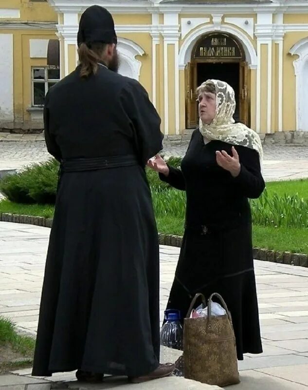 отец феодорит сеньчуков. отец леонид пляц. иеромонах феодорит сеньчуков врач-реаниматолог. переоделись в священников. священник и прихожанин.
