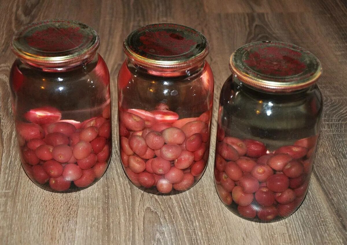 Компот из вишни на зиму рецепты. Компот из черешни с косточками. компот из вишни. компот из черешни на зиму. компоты в банках.