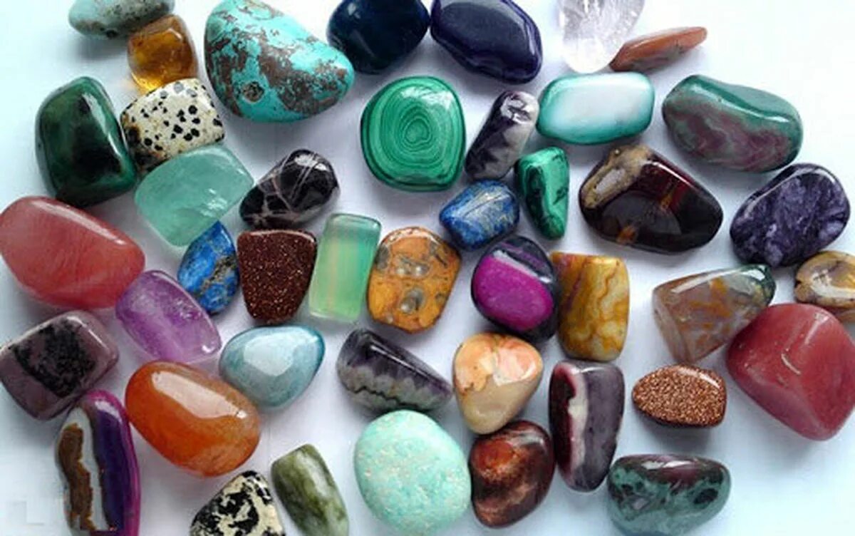 Какие камни сейчас. Драгоценные и поделочные камни. Натуральные камни. Цветные полудрагоценные камни. Самоцветные камни.