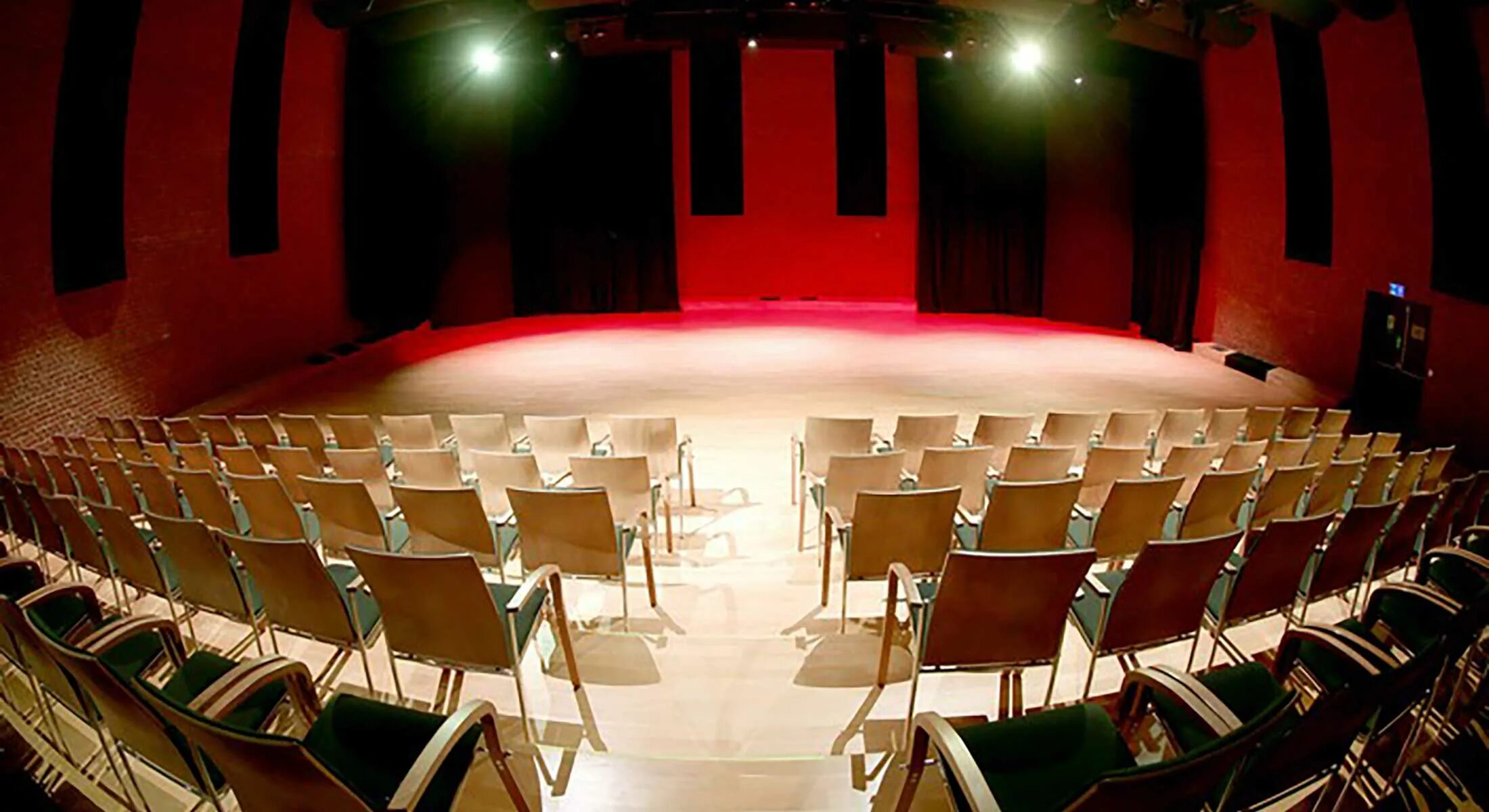 Сцена. Stage studio. Небольшая киностудия. Театральный занавес. Студия 100.