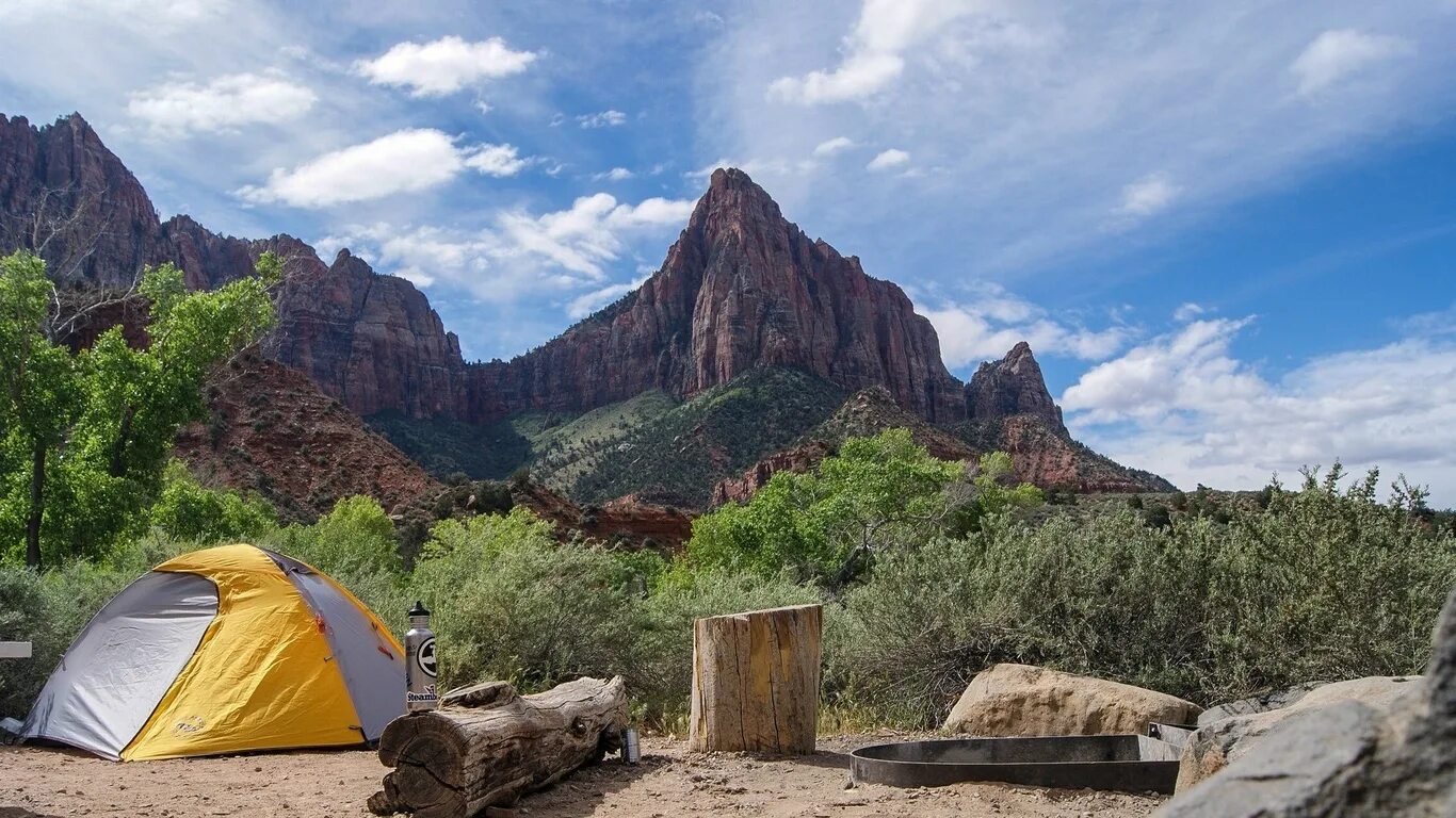 Mountains camping. Большой Тхач палатка. Палатка в горах. Туризм с палатками. Кемпинг в горах.