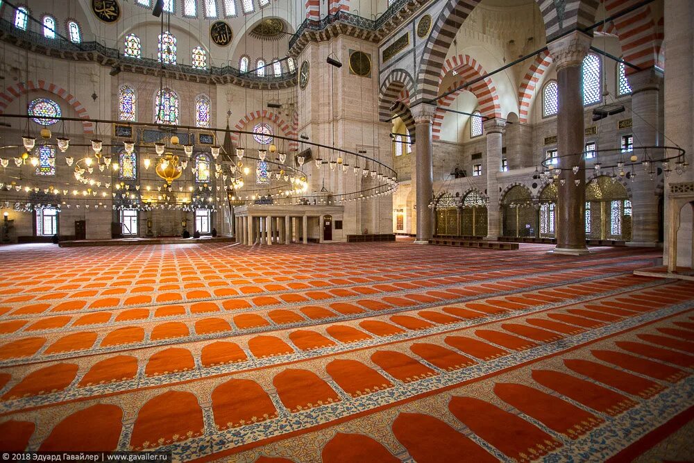 Казань мусульманские храмы внутри. Мечеть кул шариф внутри. Люстра в мечети кул шариф. Мечеть внутреннее. Мечеть внутреннее.