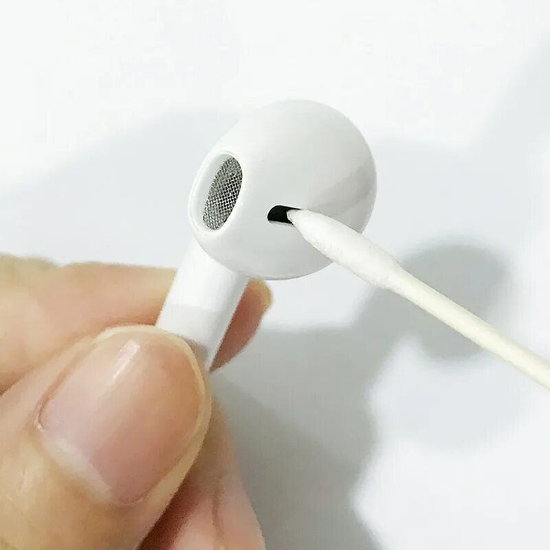 Прочистить наушник. Наушники аирподс 2. Чистка наушников Apple Earpods 2. Сеточки для наушников Эппл аирподс. Чистка наушников Apple Earpods.