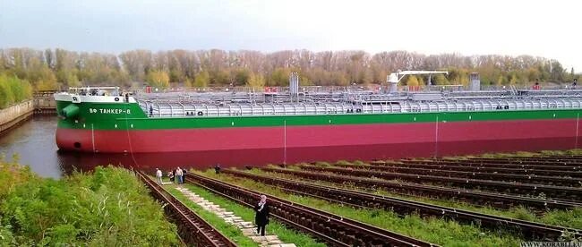 Завод "Красное Сормово" спустил на воду семнадцатый танкер проекта RST 27