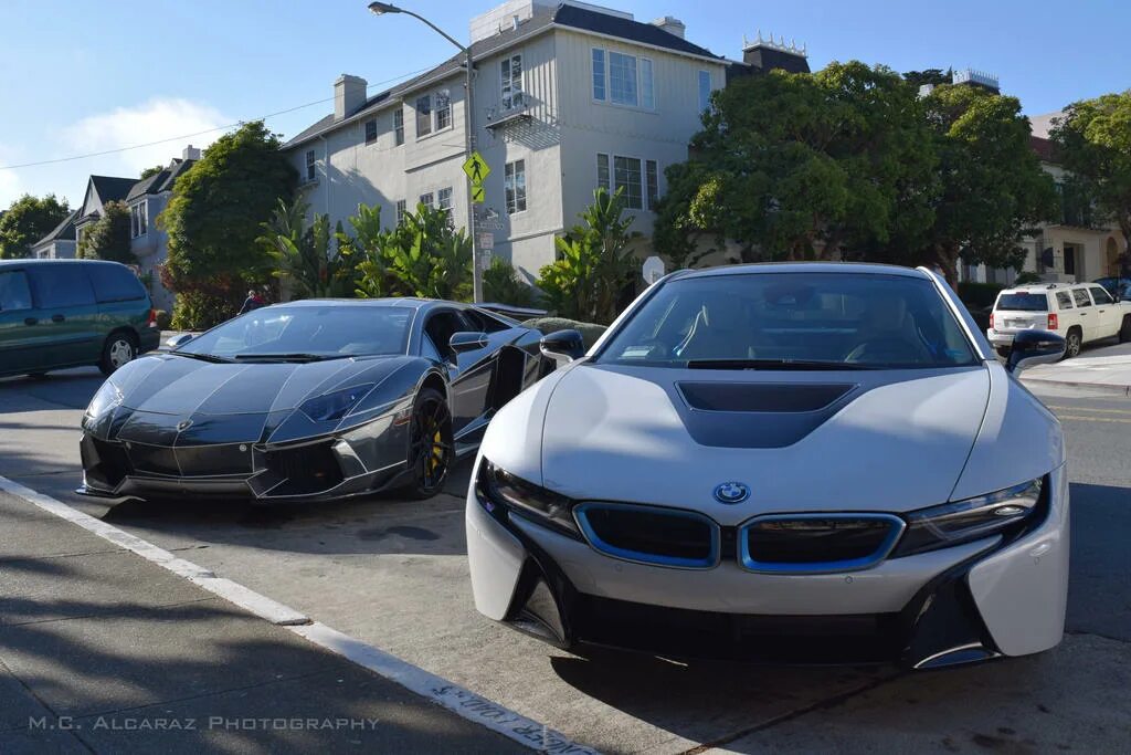 Two car 6. БМВ i8 Ламборгини. BMW i8 2016. BMW i8 vs Lamborghini.