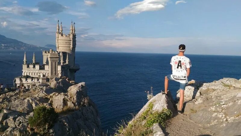 работа для мужчин крыму. мужчина в крыму. руслан топ. фото мужчин в крыму. парень в крыму на море.