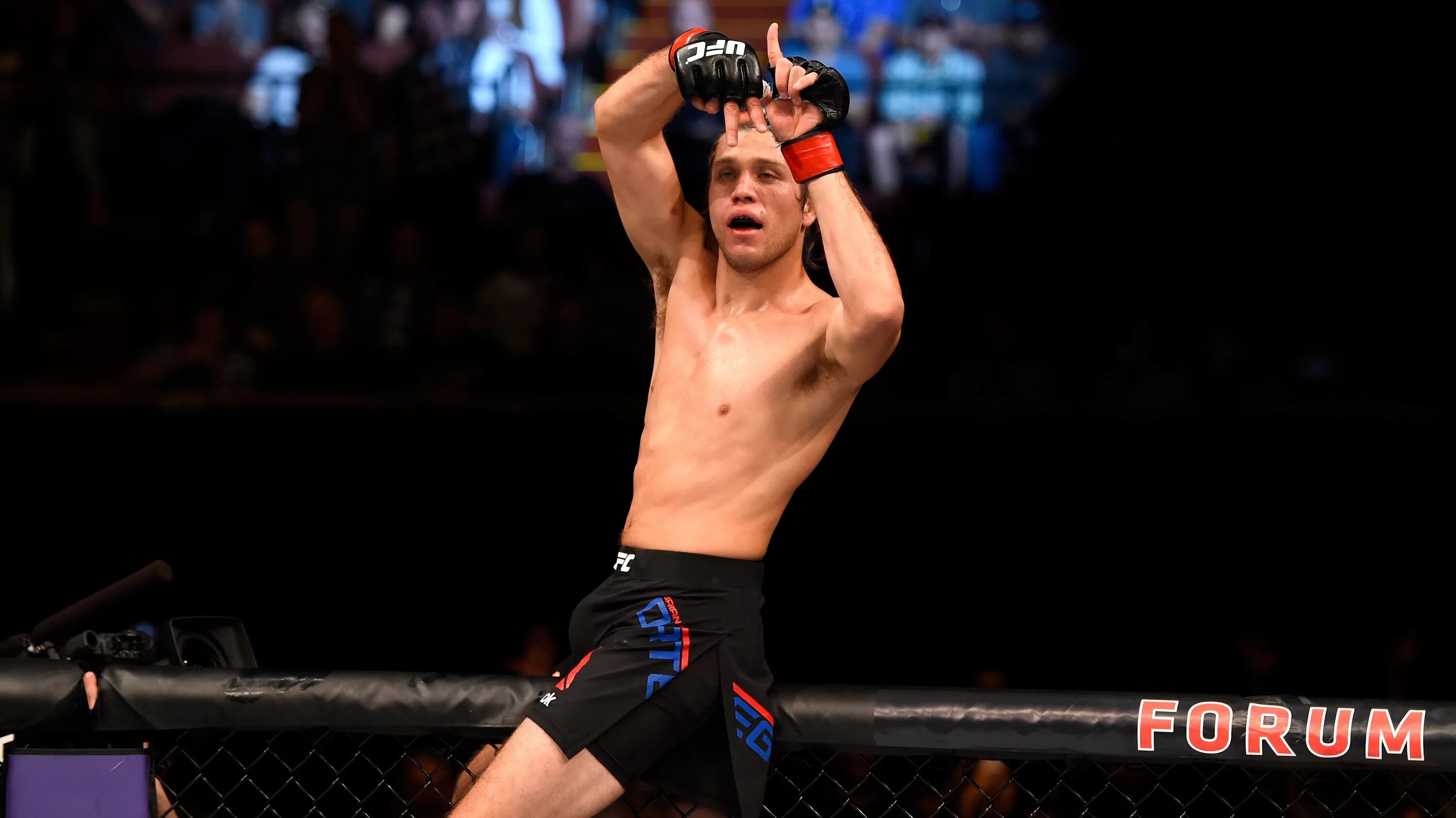 Диего лопес брайан ортега прогноз. Брайан ортега. ортега ufc. макс холлоуэй брайан ортега.