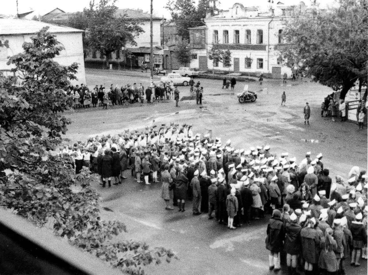 Советский 16 школа. Школа 1966 год. 1966 Год фото. 16 Школа Чистополь. Чистополь школа 2 в 1920 году.