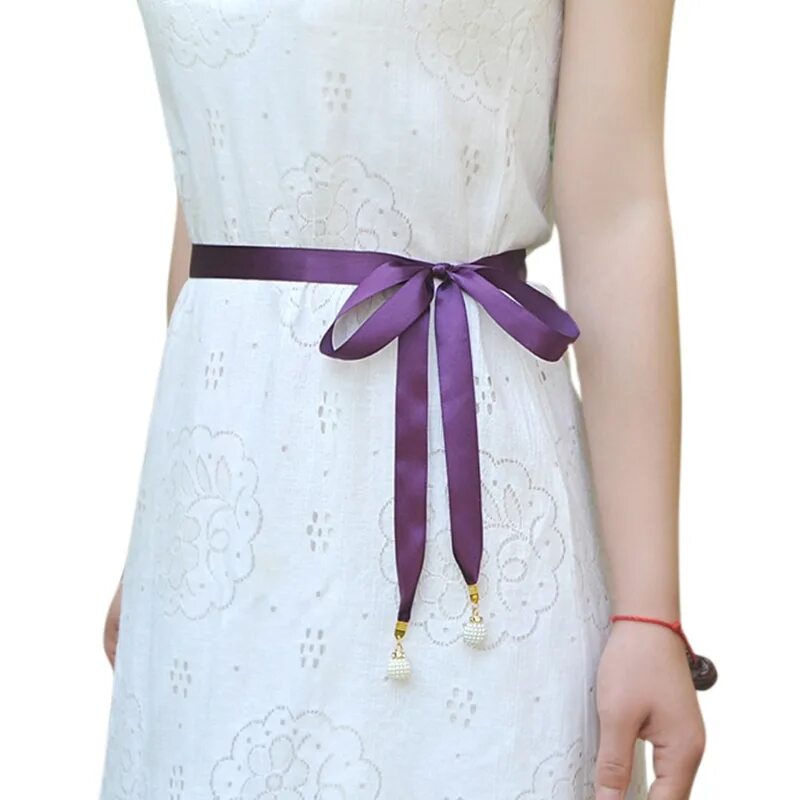 Ленточка для украшения. Красивые пояса для платья. Платье для девочки с атласными лентами. Красный атласный пояс. Платье с бантом на талии.