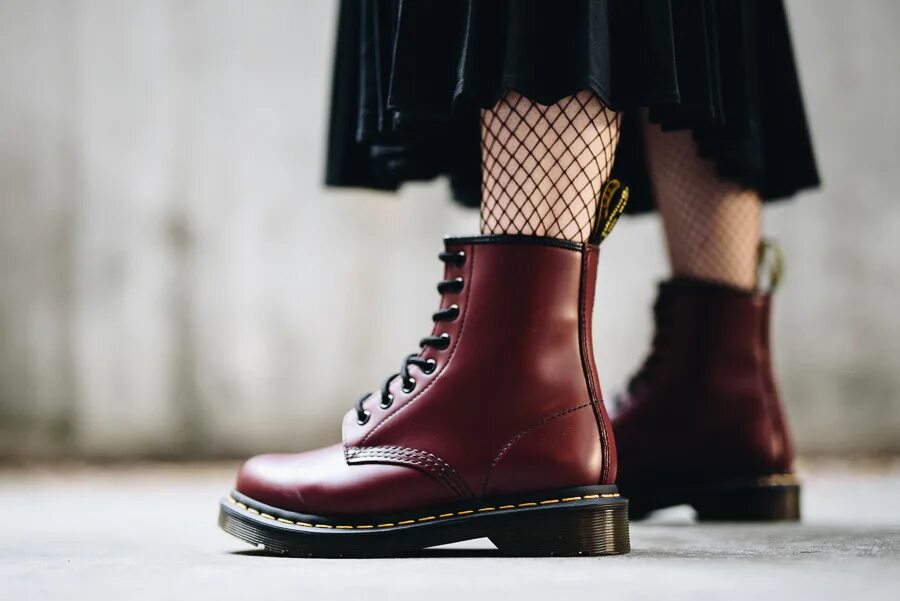 Мартинсы подошва. Dr. Martens ботинки 1460. Dr Martens 1460 Cherry Red. Dr Martens 1460 Cherry Red женские. Dr Martens 1460 ботинки женские.