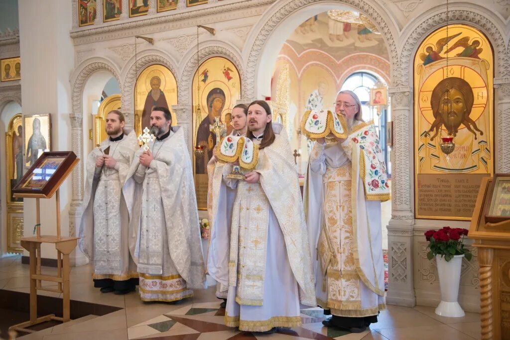 Причастен Вознесения. Таинство причастия. Таинство Евхаристии фото.