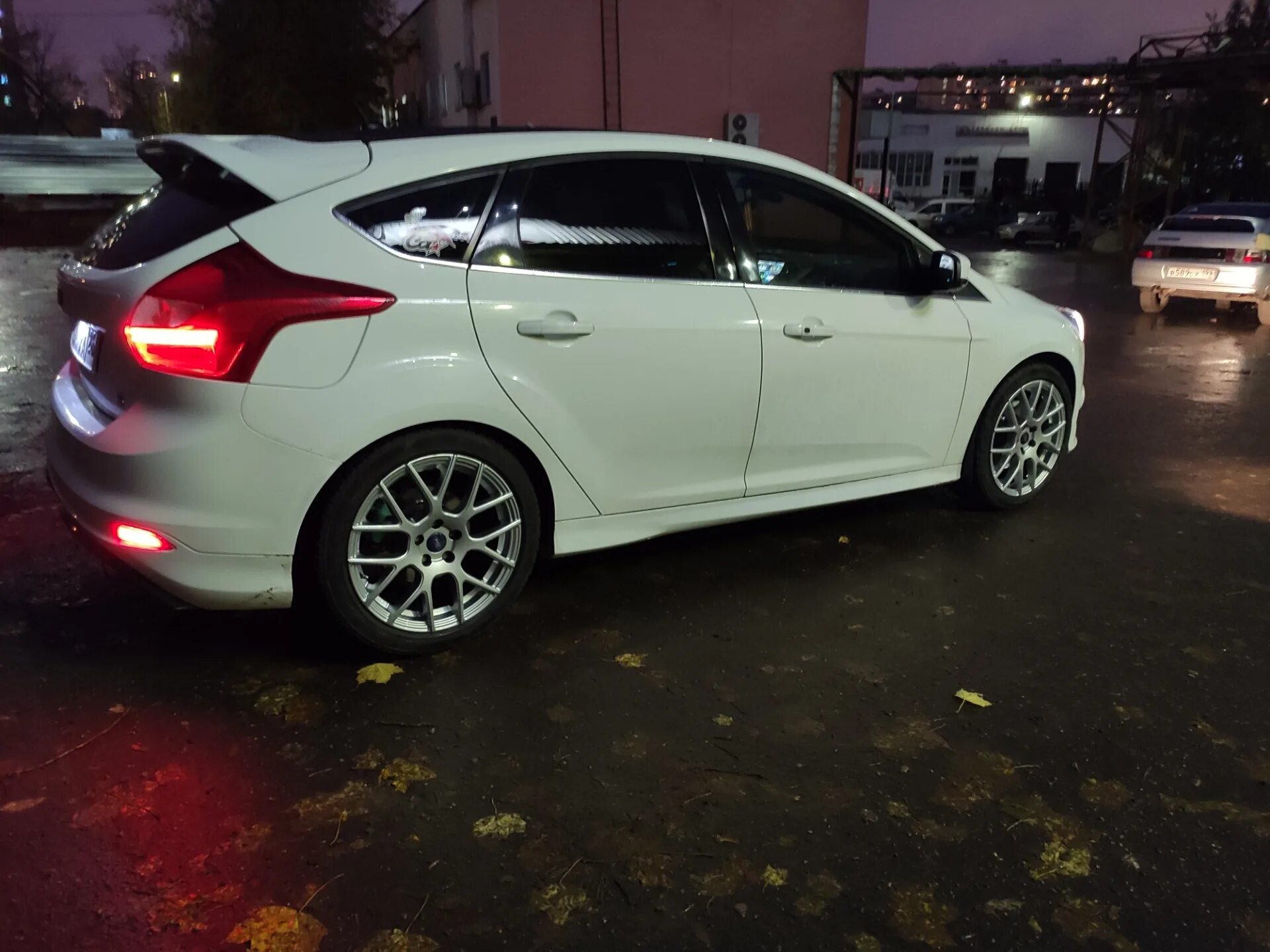 Скад азимут. Skad Азимут r17 Focus 3. Скад Stiletto 8x18. Скад Азимут Ford Focus. Диски Скад Стилетто r18.