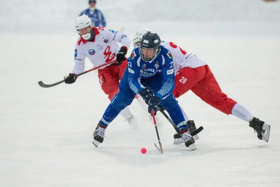 хк енисей хоккей с мячом. ска нефтяник енисей.  матч хк «енисей» — «ска-нефтяник». матч страна какой канао. российский регби булава.