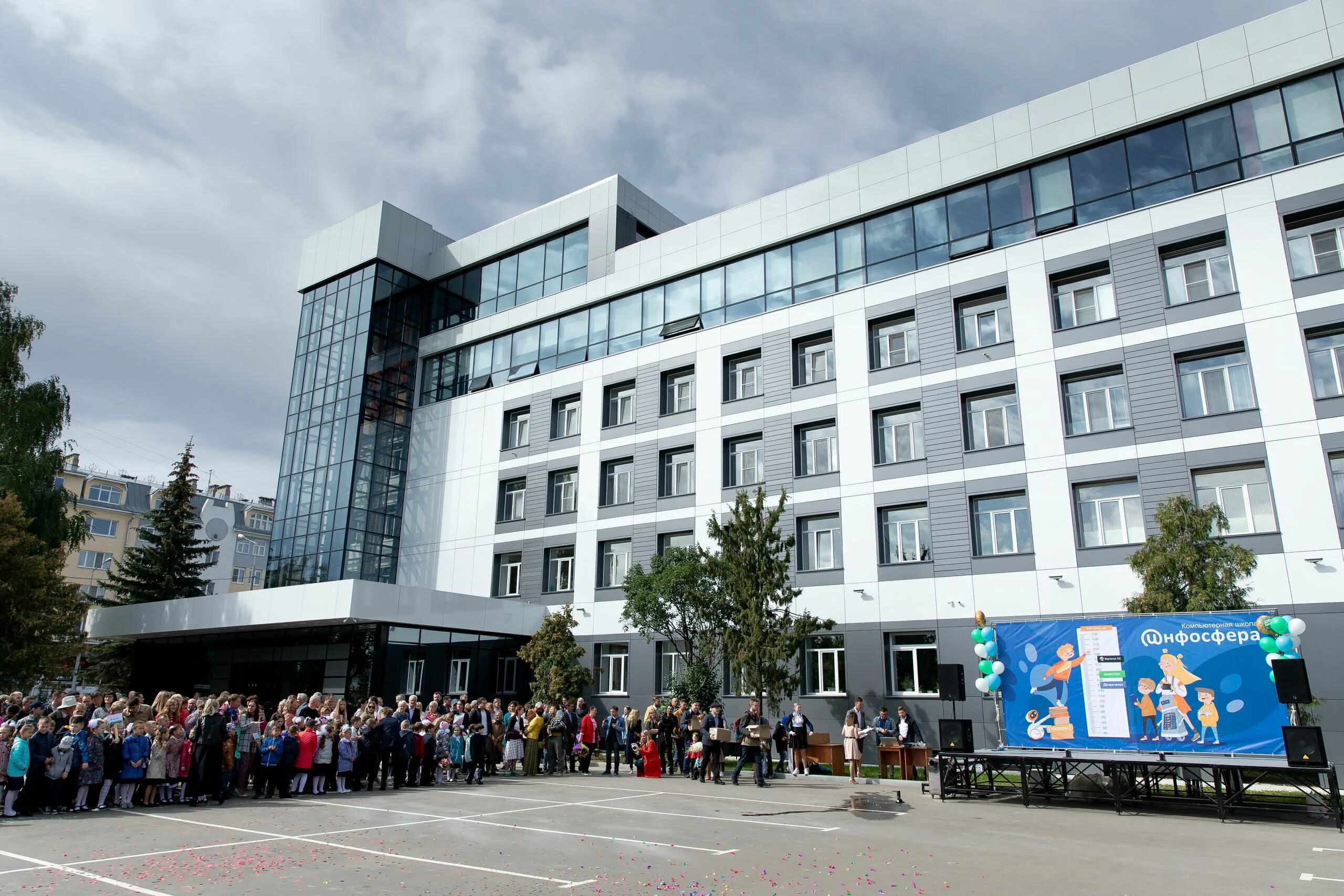 Айти йошкар ола. Марий эл набережная брюгге. Набережная брюгге йошкар-олf. Вознесенская 110 йошкар-ола. Йошкар-ола амстердамская набережная.