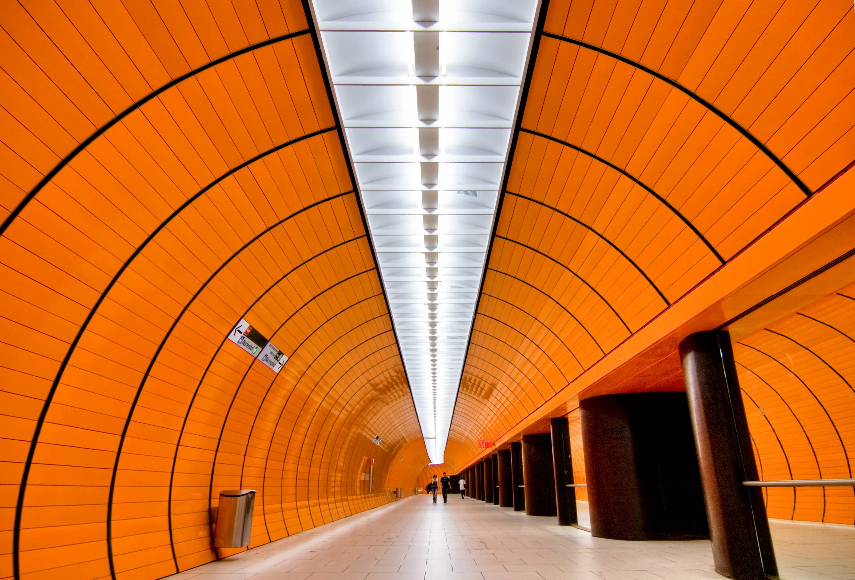 Включи оранжевую станцию. Мариенплац Мюнхен метро. Мюнхен: станция Candidplatz. Станция метро Мариенплац Мюнхен Германия. Мариенплац станция метро.