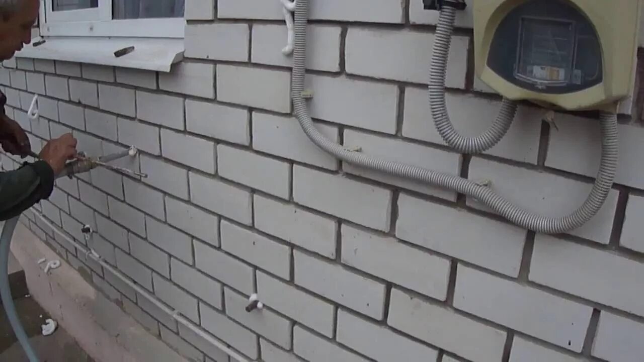 Чем заполнить пустоты в стене