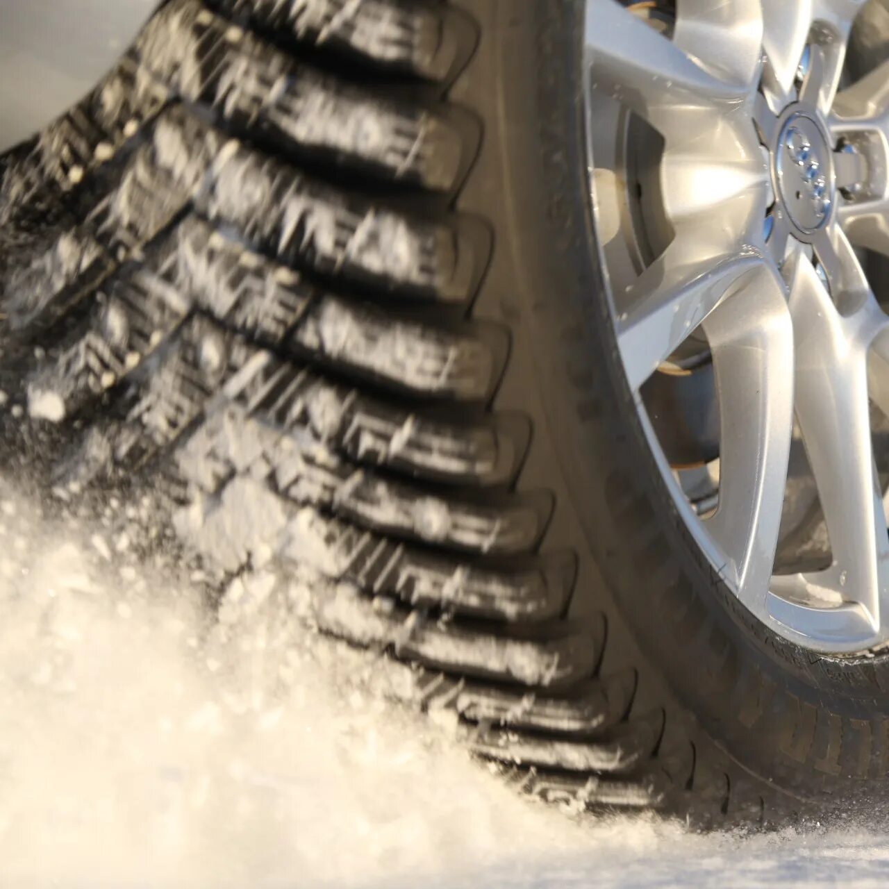 Гудит зим. Goodyear ULTRAGRIP Ice Arctic. Goodyear ULTRAGRIP Arctic 2. Зимняя резина белвест зимняя Арктика. ULTRAGRIP Arctic.