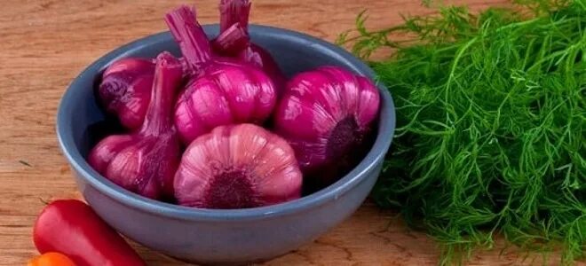 Маринованный чеснок со свеклой быстрого. Маринованный чеснок. маринованный чеснок по грузински. чеснок со свеклой по-армянски. маринованный чеснок на зиму по грузински.